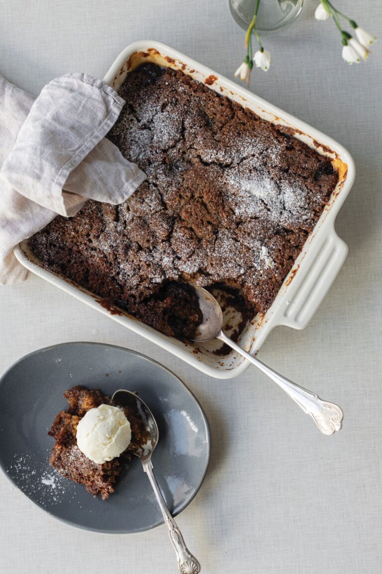 Self saucung sticky date pudding (1)